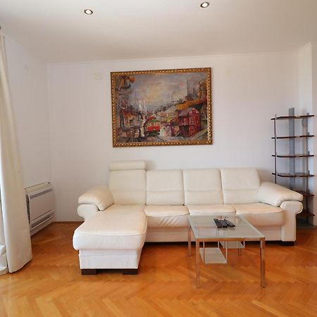 White Wings Apartment Ловран Екстериор снимка