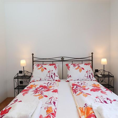 White Wings Apartment Ловран Екстериор снимка