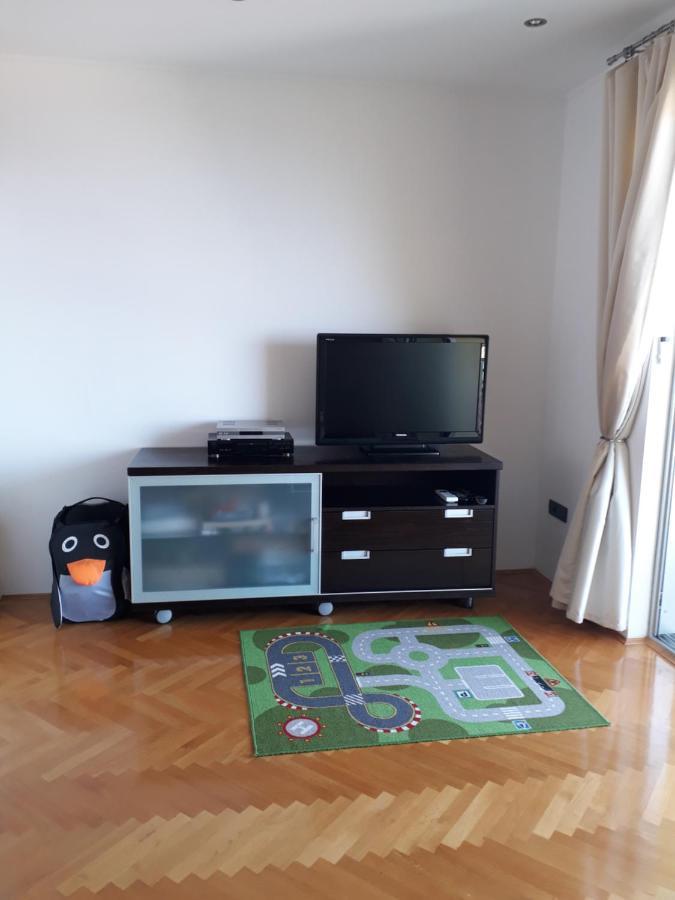 White Wings Apartment Ловран Екстериор снимка