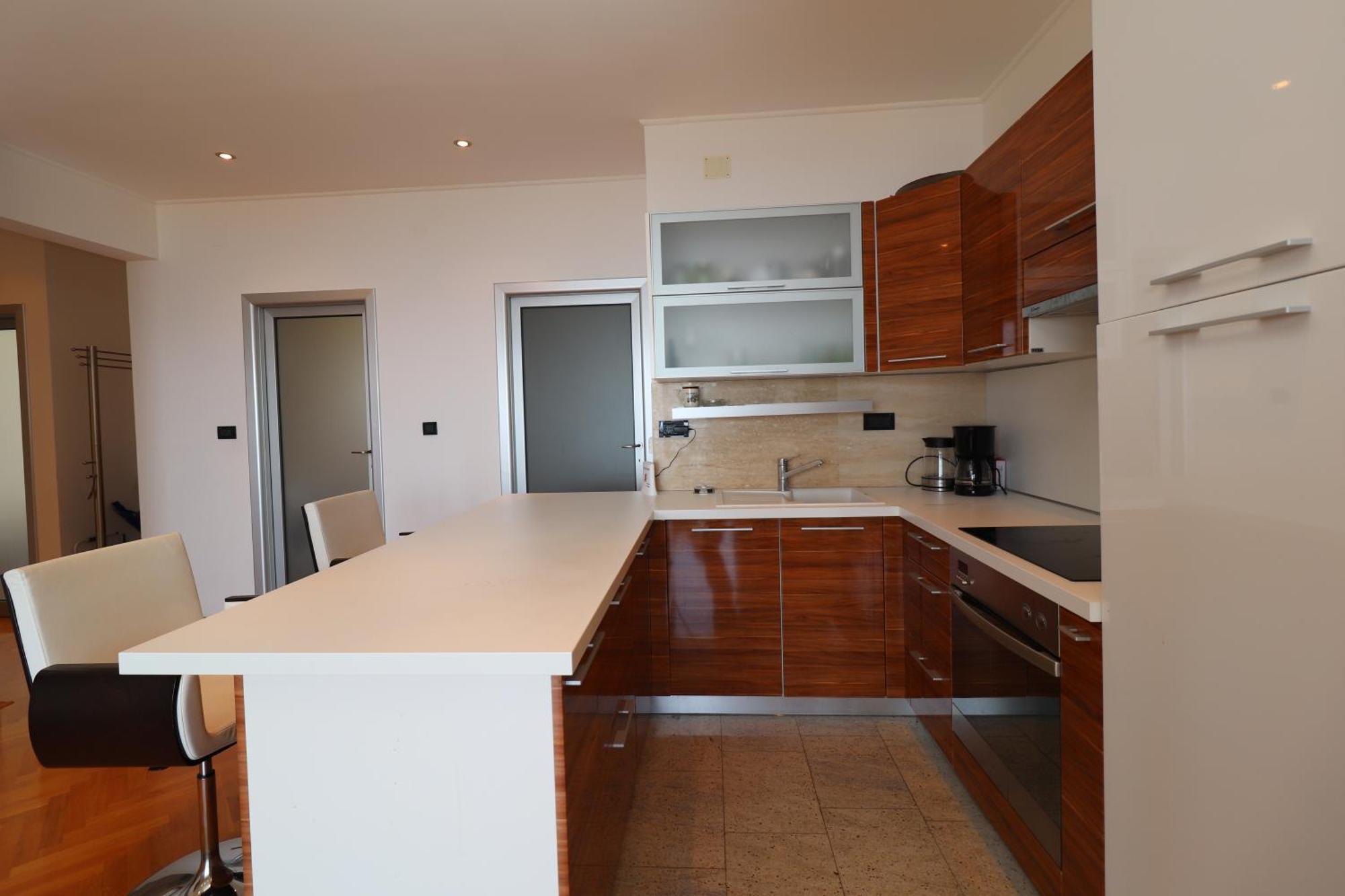 White Wings Apartment Ловран Екстериор снимка